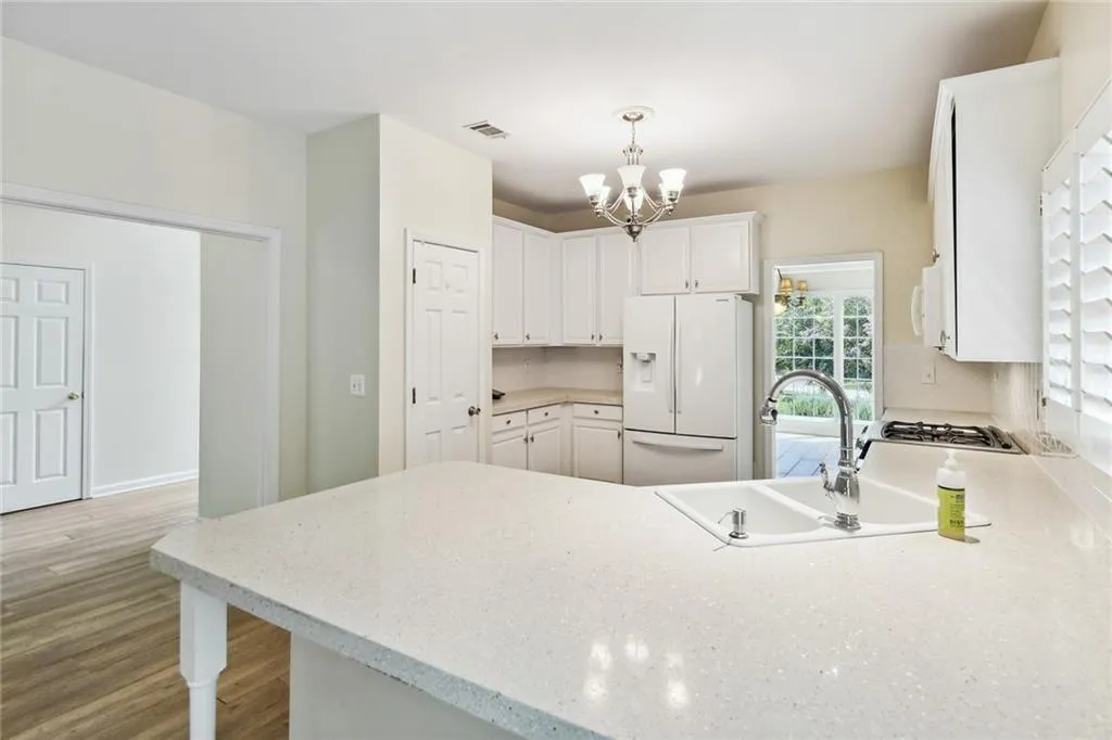 545 Montrose Lane, Sandy Springs, Georgia 30328, 4 Bedrooms Bedrooms, ,2 BathroomsBathrooms,Residential,Sold,545 Montrose Lane,7112075