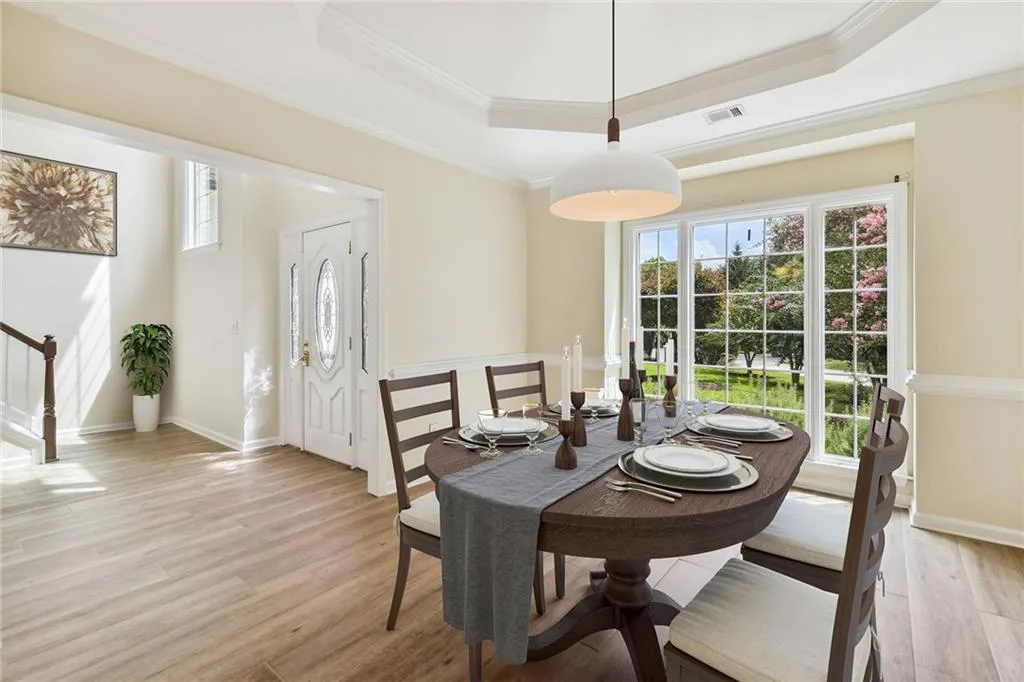 545 Montrose Lane, Sandy Springs, Georgia 30328, 4 Bedrooms Bedrooms, ,2 BathroomsBathrooms,Residential,Sold,545 Montrose Lane,7112075