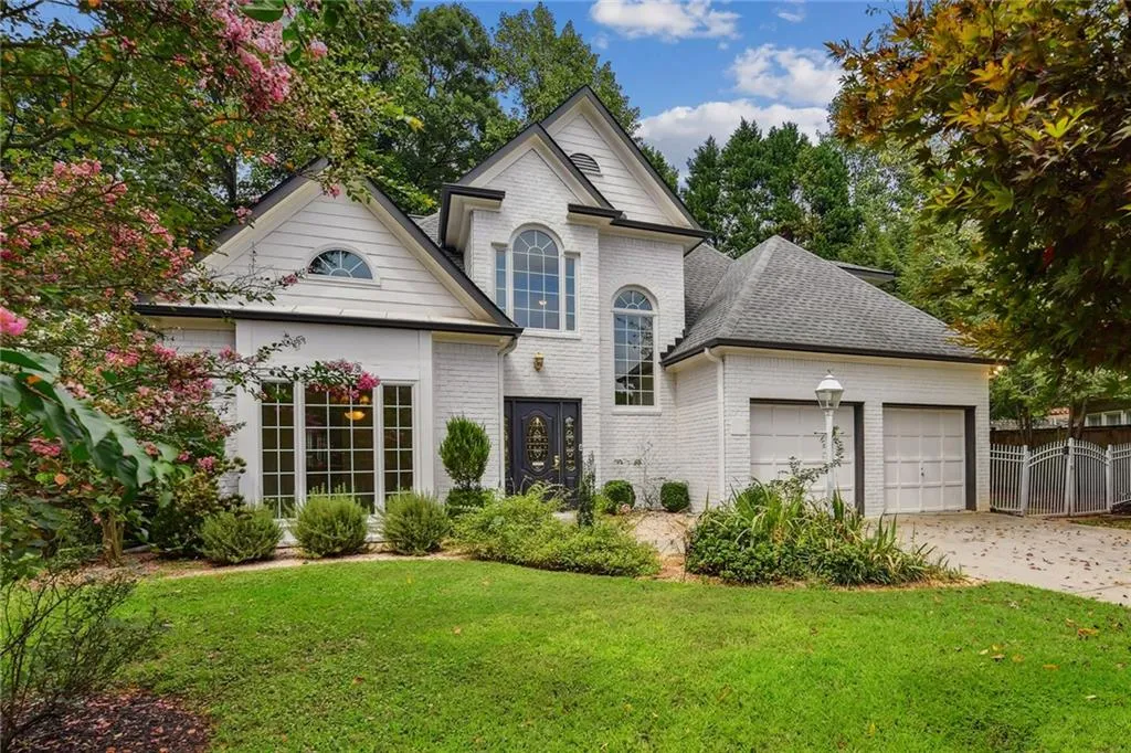 545 Montrose Lane, Sandy Springs, Georgia 30328, 4 Bedrooms Bedrooms, ,2 BathroomsBathrooms,Residential,Sold,545 Montrose Lane,7112075