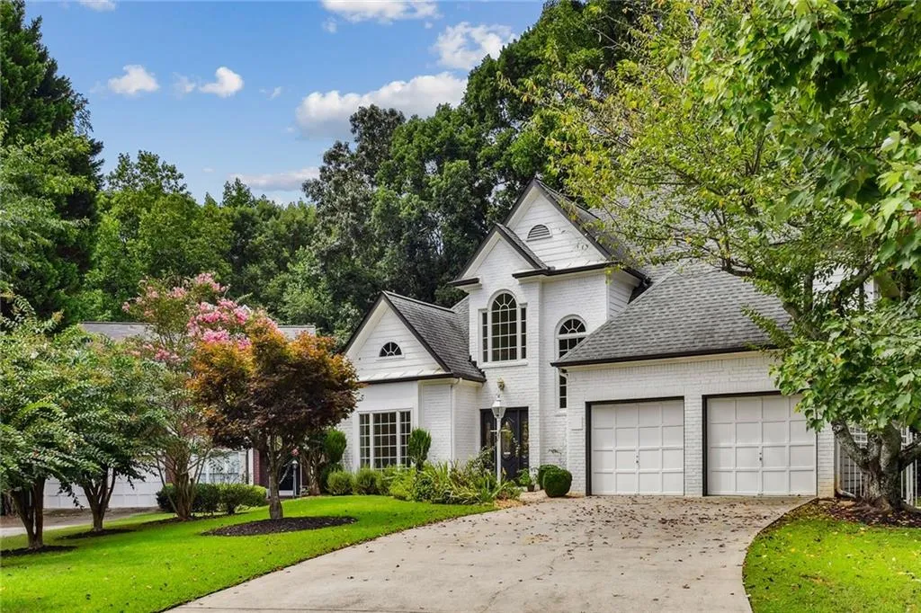 545 Montrose Lane, Sandy Springs, Georgia 30328, 4 Bedrooms Bedrooms, ,2 BathroomsBathrooms,Residential,Sold,545 Montrose Lane,7112075