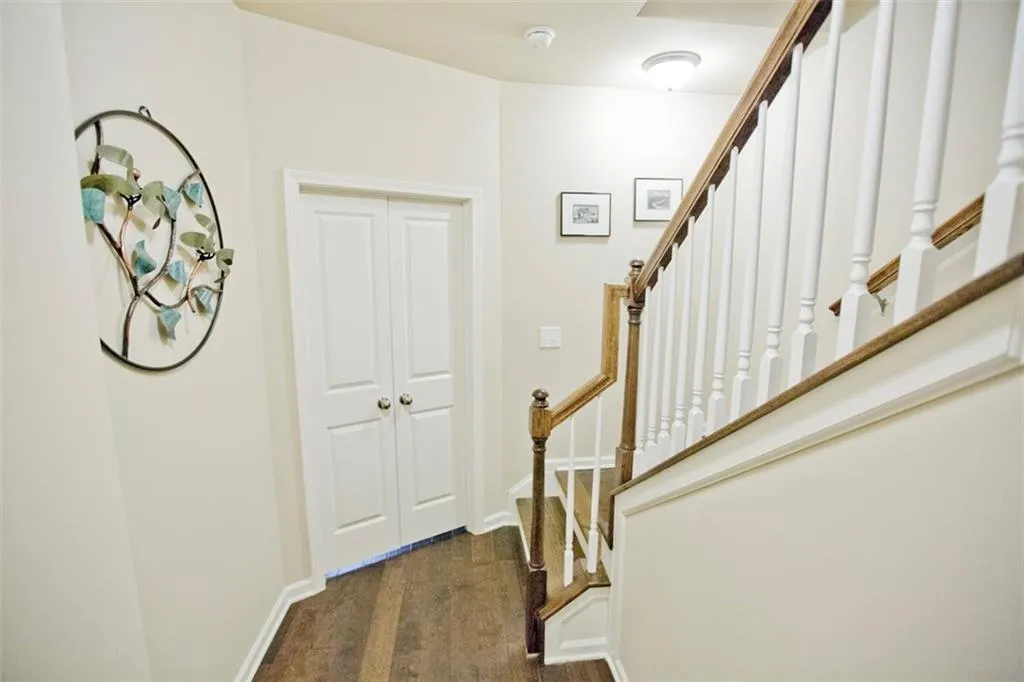 7285 Glisten Avenue, Atlanta, Georgia 30328, 3 Bedrooms Bedrooms, ,3 BathroomsBathrooms,Residential,Sold,7285 Glisten Avenue,6010080