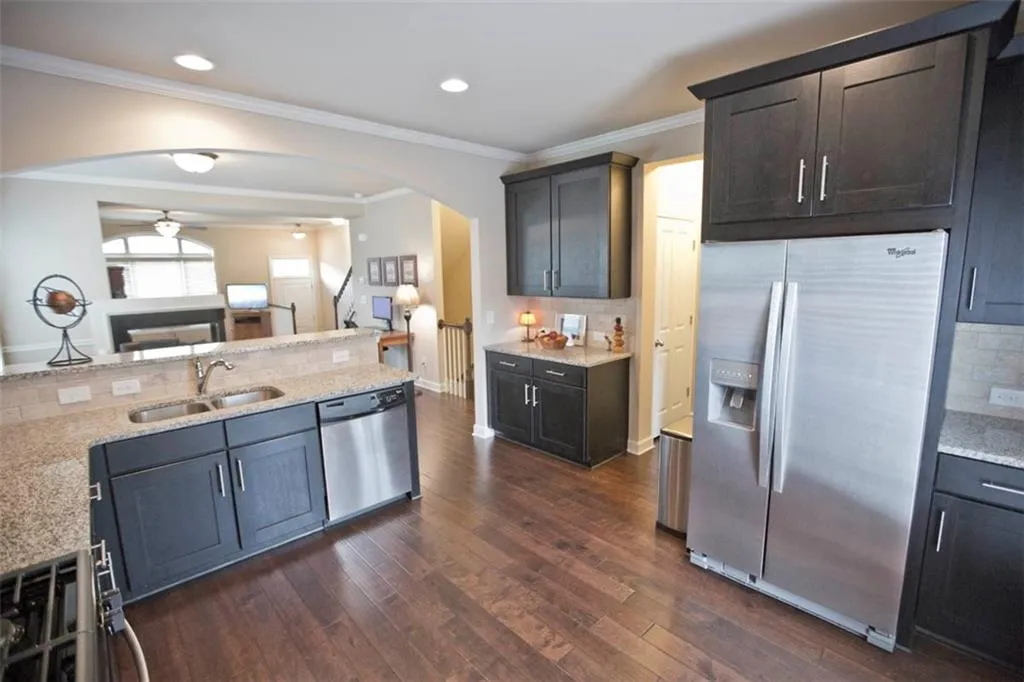 7285 Glisten Avenue, Atlanta, Georgia 30328, 3 Bedrooms Bedrooms, ,3 BathroomsBathrooms,Residential,Sold,7285 Glisten Avenue,6010080