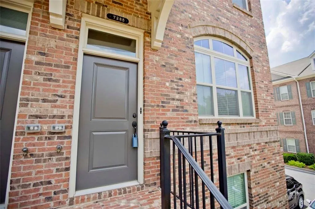 7285 Glisten Avenue, Atlanta, Georgia 30328, 3 Bedrooms Bedrooms, ,3 BathroomsBathrooms,Residential,Sold,7285 Glisten Avenue,6010080