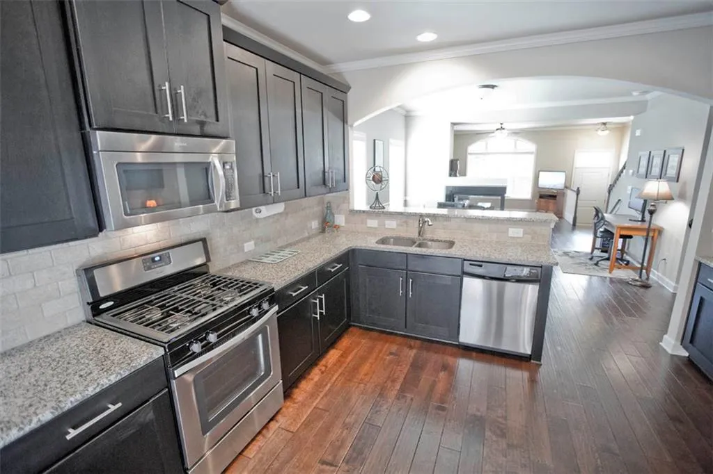7285 Glisten Avenue, Atlanta, Georgia 30328, 3 Bedrooms Bedrooms, ,3 BathroomsBathrooms,Residential,Sold,7285 Glisten Avenue,6010080