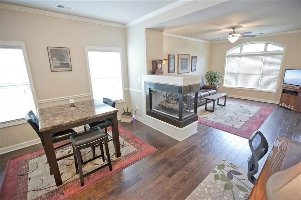 7285 Glisten Avenue, Atlanta, Georgia 30328, 3 Bedrooms Bedrooms, ,3 BathroomsBathrooms,Residential,Sold,7285 Glisten Avenue,6010080