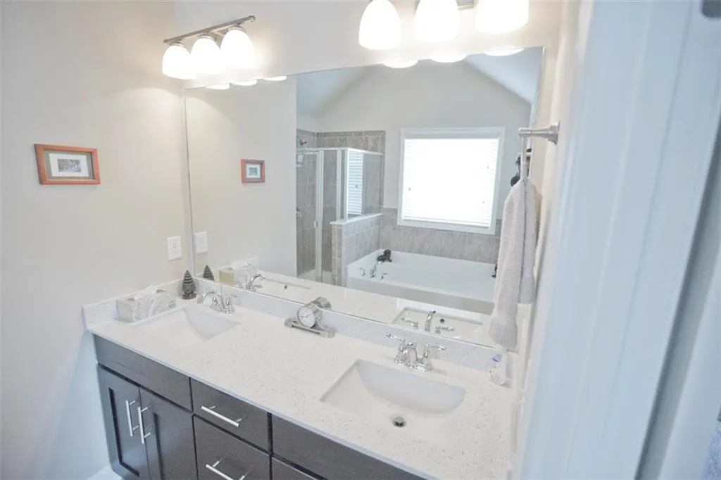 7285 Glisten Avenue, Atlanta, Georgia 30328, 3 Bedrooms Bedrooms, ,3 BathroomsBathrooms,Residential,Sold,7285 Glisten Avenue,6010080