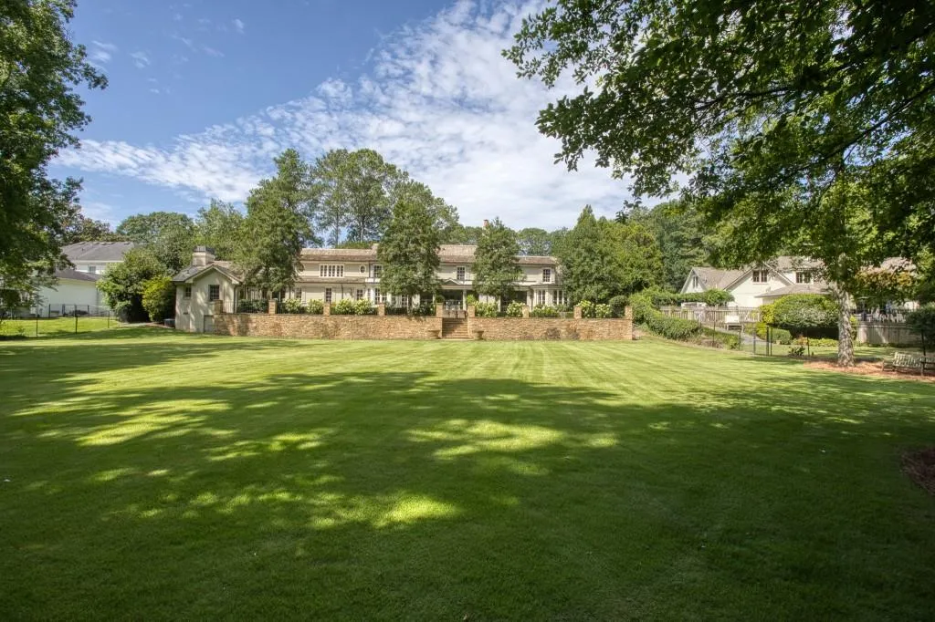 3741 Dumbarton Road Nw, Atlanta, Georgia 30327, 5 Bedrooms Bedrooms, ,4 BathroomsBathrooms,Residential,For Sale,3741 Dumbarton Road Nw,7660403