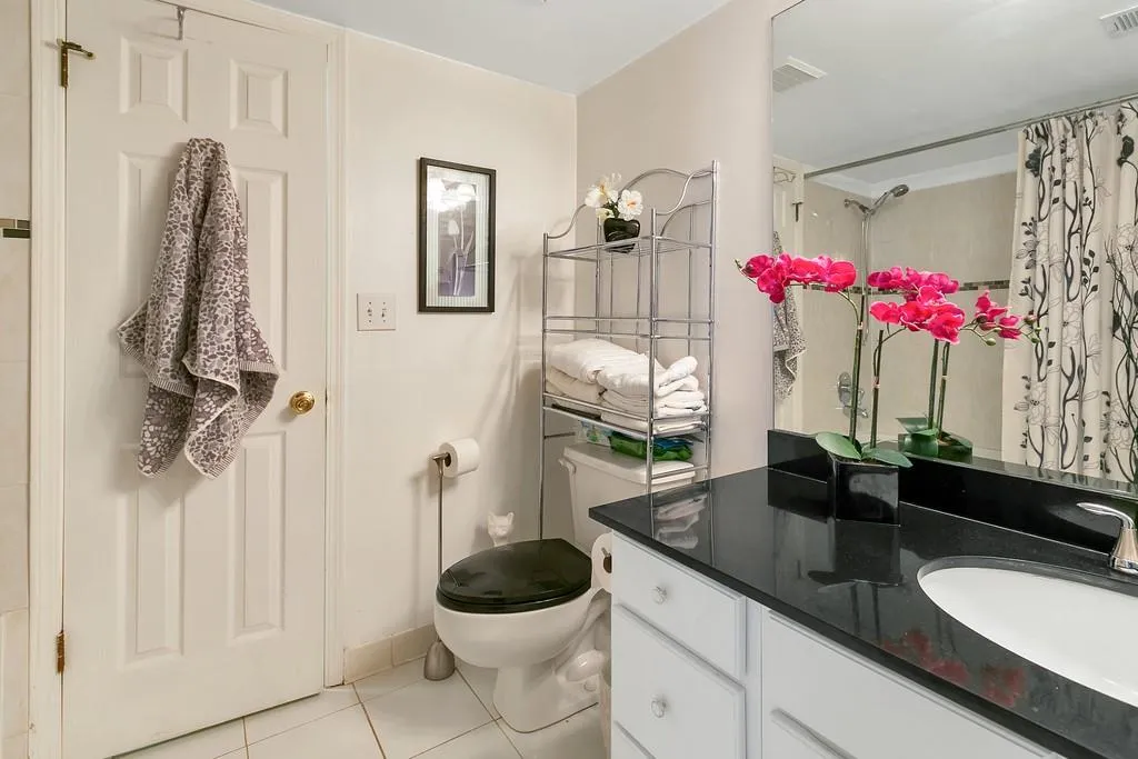6851 Roswell Road Ne Unit J17, Atlanta, Georgia 30328, 1 Bedroom Bedrooms, ,1 BathroomBathrooms,Residential,Sold,6851 Roswell Road Ne Unit J17,6515729