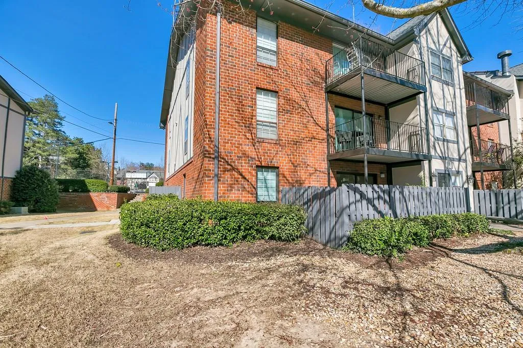 6851 Roswell Road Ne Unit J17, Atlanta, Georgia 30328, 1 Bedroom Bedrooms, ,1 BathroomBathrooms,Residential,Sold,6851 Roswell Road Ne Unit J17,6515729