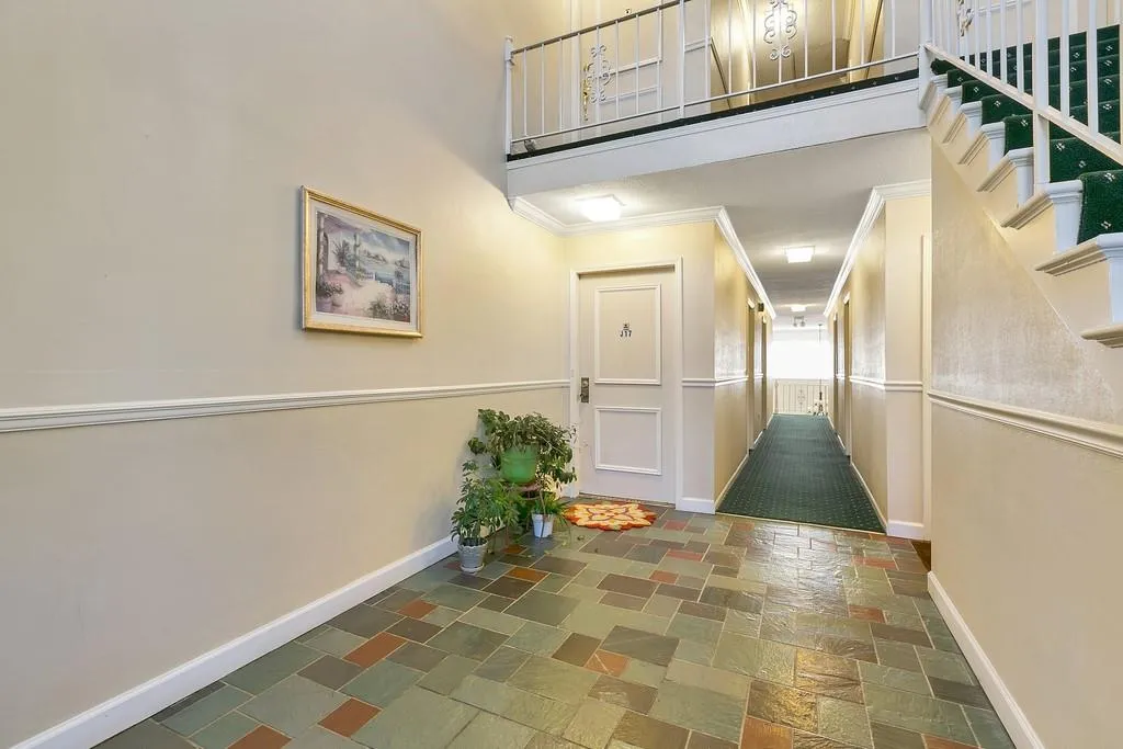 6851 Roswell Road Ne Unit J17, Atlanta, Georgia 30328, 1 Bedroom Bedrooms, ,1 BathroomBathrooms,Residential,Sold,6851 Roswell Road Ne Unit J17,6515729