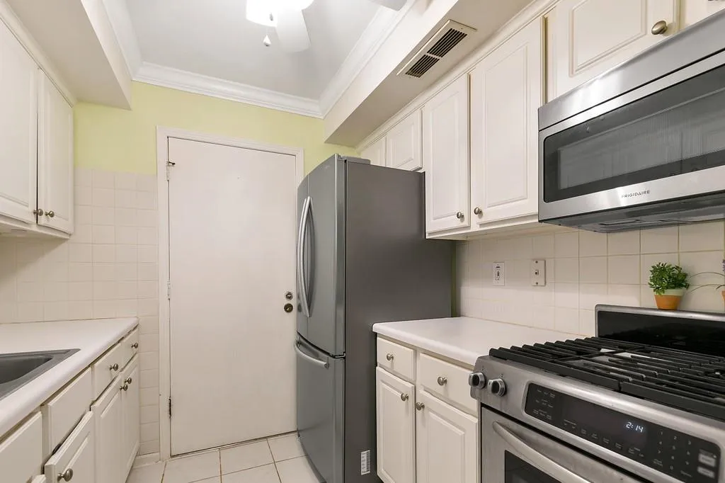 6851 Roswell Road Ne Unit J17, Atlanta, Georgia 30328, 1 Bedroom Bedrooms, ,1 BathroomBathrooms,Residential,Sold,6851 Roswell Road Ne Unit J17,6515729