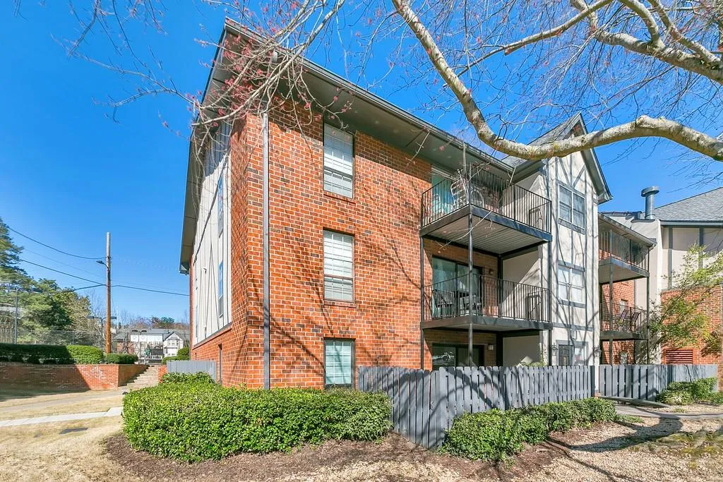 6851 Roswell Road Ne Unit J17, Atlanta, Georgia 30328, 1 Bedroom Bedrooms, ,1 BathroomBathrooms,Residential,Sold,6851 Roswell Road Ne Unit J17,6515729