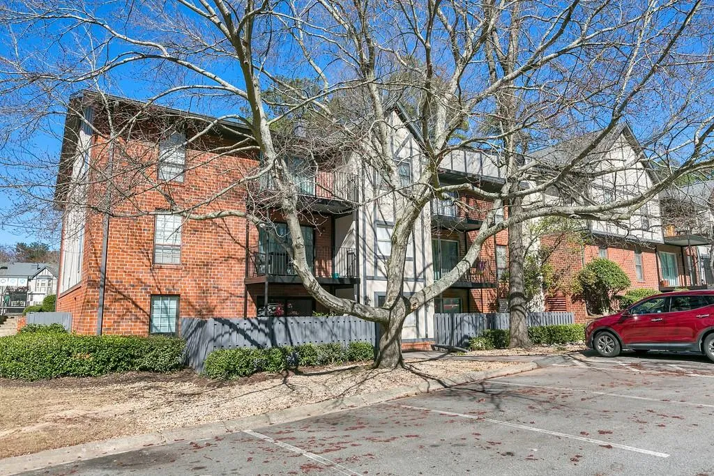 6851 Roswell Road Ne Unit J17, Atlanta, Georgia 30328, 1 Bedroom Bedrooms, ,1 BathroomBathrooms,Residential,Sold,6851 Roswell Road Ne Unit J17,6515729