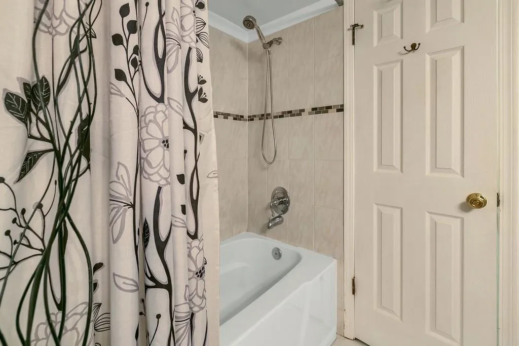6851 Roswell Road Ne Unit J17, Atlanta, Georgia 30328, 1 Bedroom Bedrooms, ,1 BathroomBathrooms,Residential,Sold,6851 Roswell Road Ne Unit J17,6515729