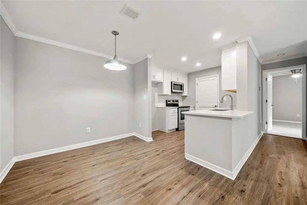 317 Granville Court, Sandy Springs, Georgia 30328, 2 Bedrooms Bedrooms, ,2 BathroomsBathrooms,Residential,Sold,317 Granville Court,6931319