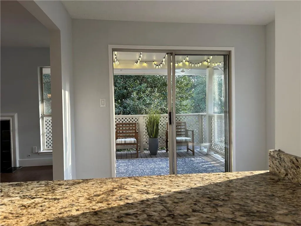 6802 Glenridge Drive Unit H, Sandy Springs, Georgia 30328, 2 Bedrooms Bedrooms, ,2 BathroomsBathrooms,Residential,Sold,6802 Glenridge Drive Unit H,7187122