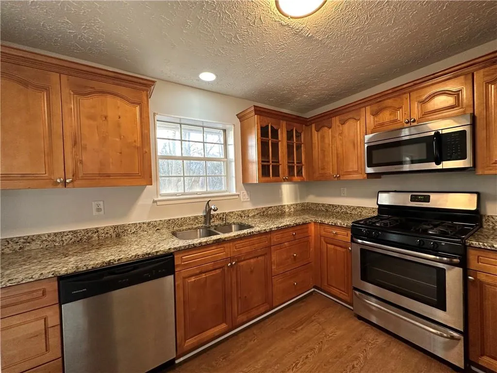 6802 Glenridge Drive Unit H, Sandy Springs, Georgia 30328, 2 Bedrooms Bedrooms, ,2 BathroomsBathrooms,Residential,Sold,6802 Glenridge Drive Unit H,7187122