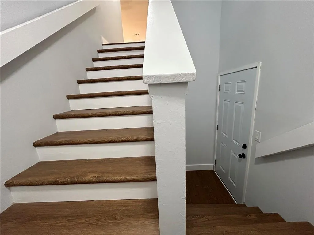 6802 Glenridge Drive Unit H, Sandy Springs, Georgia 30328, 2 Bedrooms Bedrooms, ,2 BathroomsBathrooms,Residential,Sold,6802 Glenridge Drive Unit H,7187122