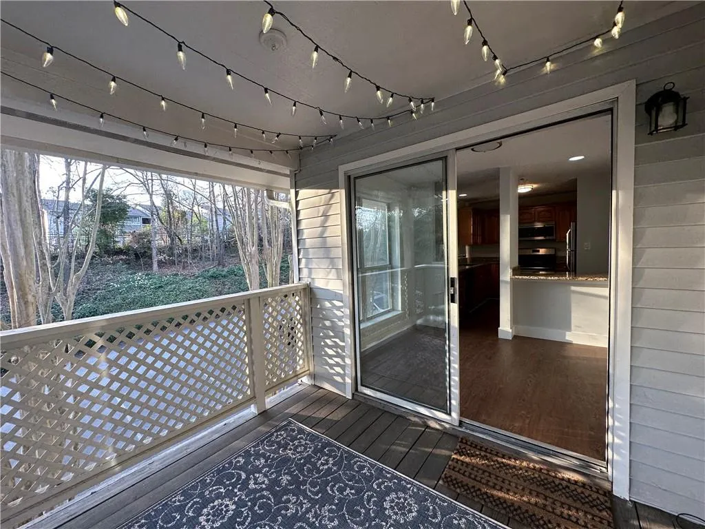 6802 Glenridge Drive Unit H, Sandy Springs, Georgia 30328, 2 Bedrooms Bedrooms, ,2 BathroomsBathrooms,Residential,Sold,6802 Glenridge Drive Unit H,7187122