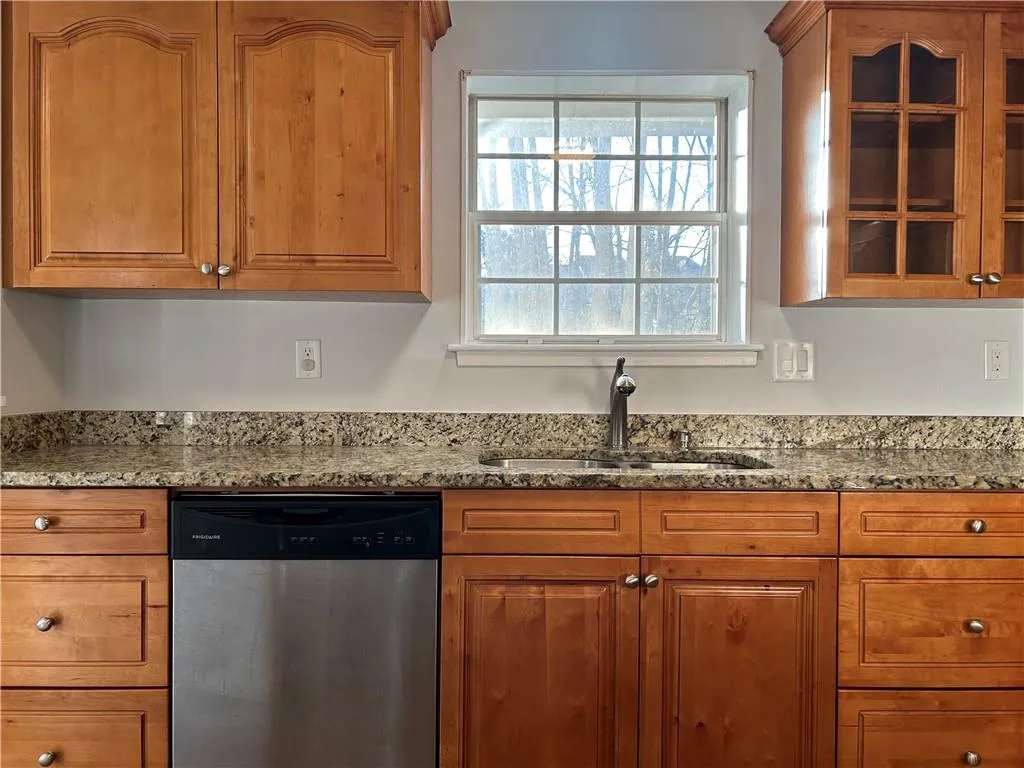 6802 Glenridge Drive Unit H, Sandy Springs, Georgia 30328, 2 Bedrooms Bedrooms, ,2 BathroomsBathrooms,Residential,Sold,6802 Glenridge Drive Unit H,7187122