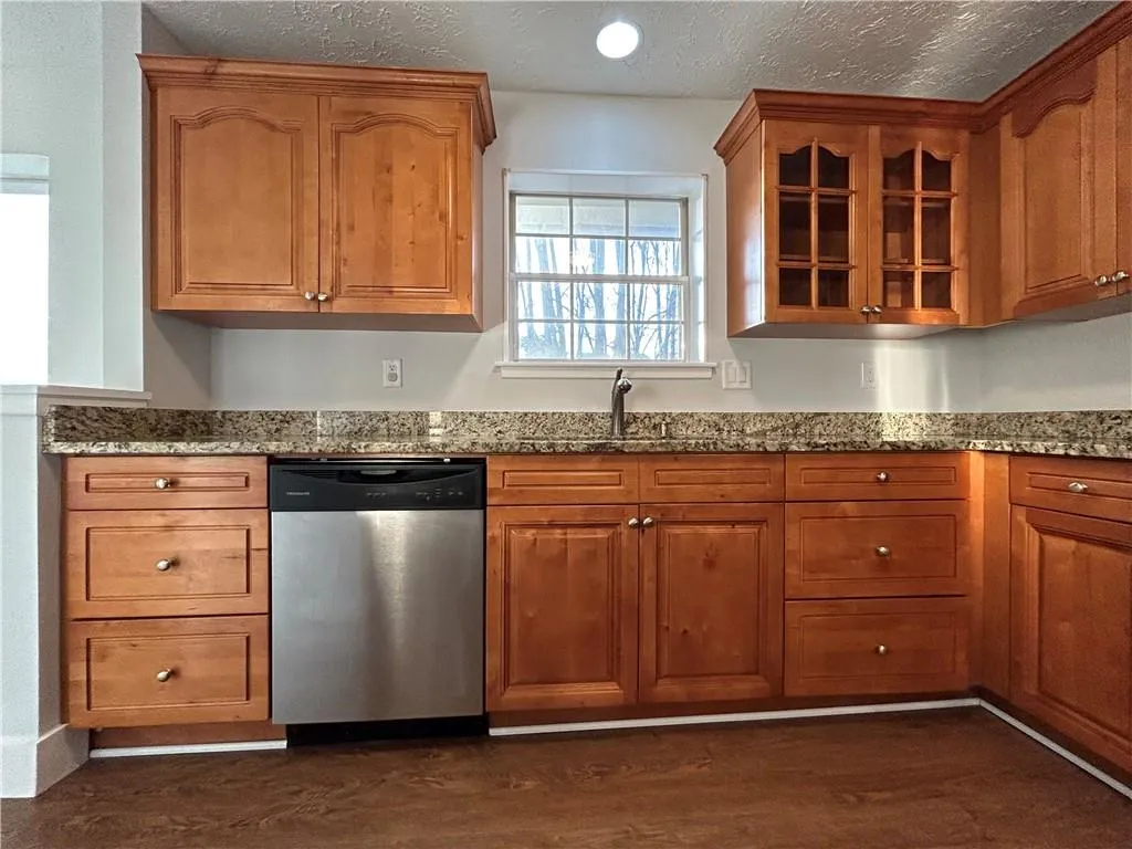 6802 Glenridge Drive Unit H, Sandy Springs, Georgia 30328, 2 Bedrooms Bedrooms, ,2 BathroomsBathrooms,Residential,Sold,6802 Glenridge Drive Unit H,7187122