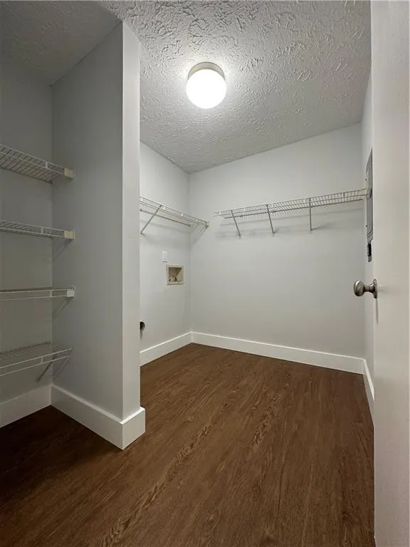 6802 Glenridge Drive Unit H, Sandy Springs, Georgia 30328, 2 Bedrooms Bedrooms, ,2 BathroomsBathrooms,Residential,Sold,6802 Glenridge Drive Unit H,7187122