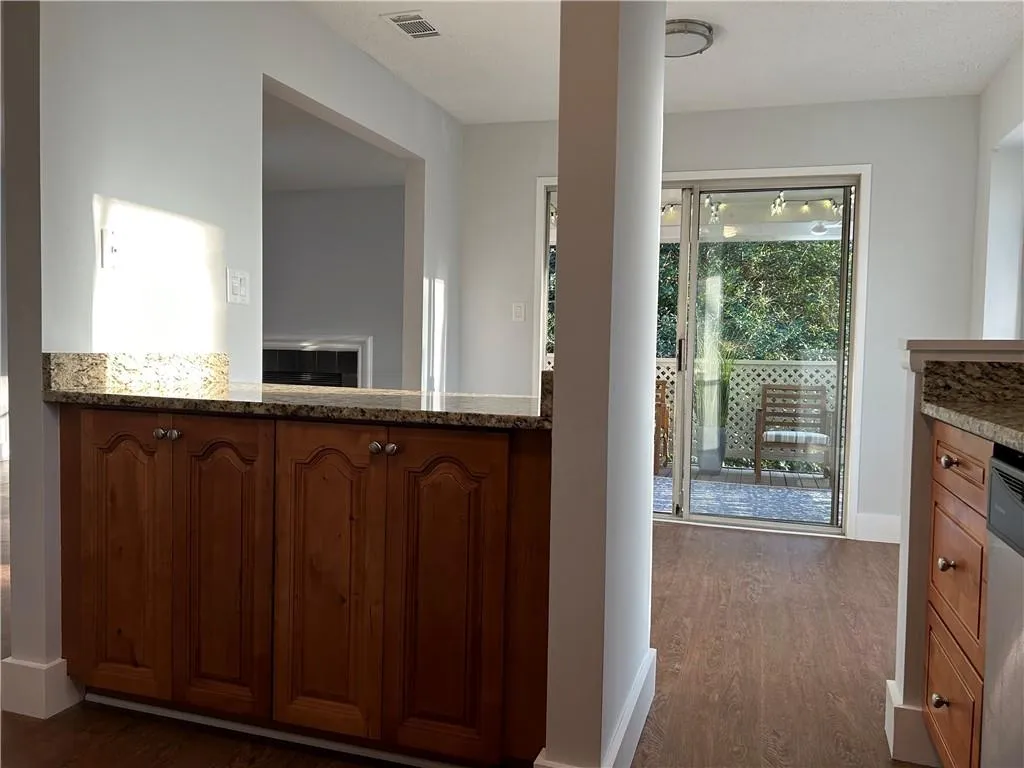 6802 Glenridge Drive Unit H, Sandy Springs, Georgia 30328, 2 Bedrooms Bedrooms, ,2 BathroomsBathrooms,Residential,Sold,6802 Glenridge Drive Unit H,7187122