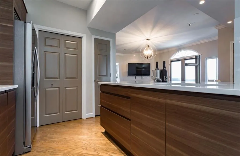 2161 Peachtree Road Ne Unit 605, Atlanta, Georgia 30309, 2 Bedrooms Bedrooms, ,2 BathroomsBathrooms,Residential,For Sale,2161 Peachtree Road Ne Unit 605,7557609