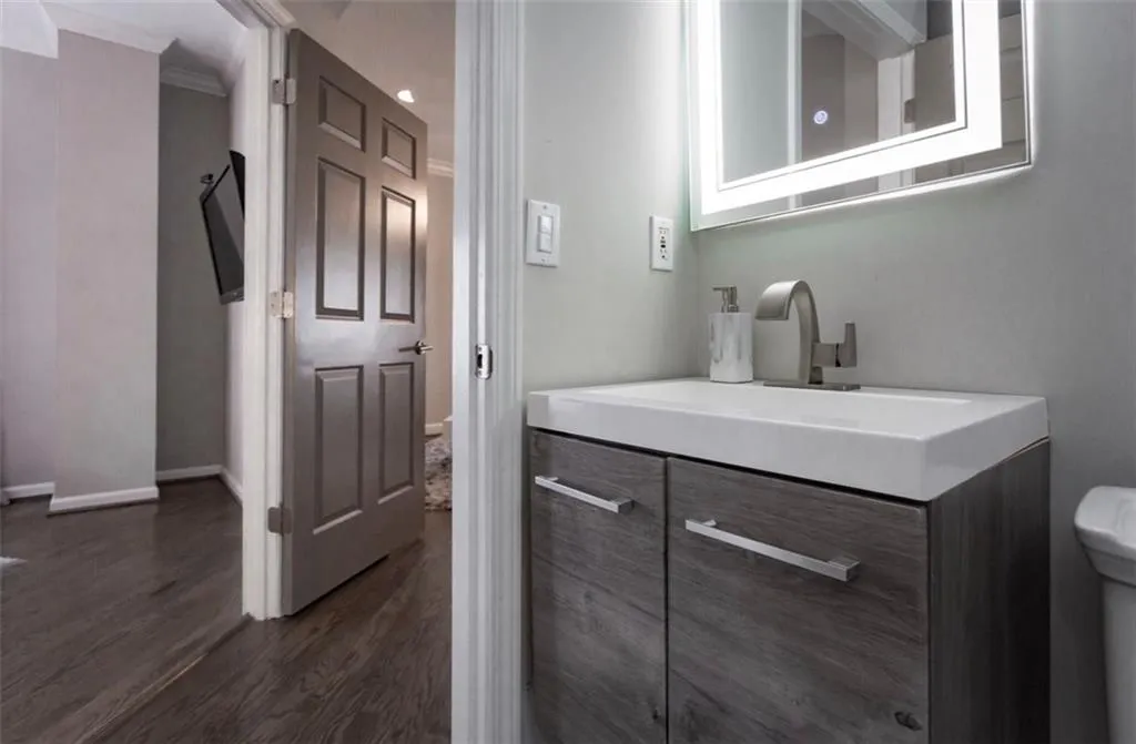 2161 Peachtree Road Ne Unit 605, Atlanta, Georgia 30309, 2 Bedrooms Bedrooms, ,2 BathroomsBathrooms,Residential,For Sale,2161 Peachtree Road Ne Unit 605,7557609