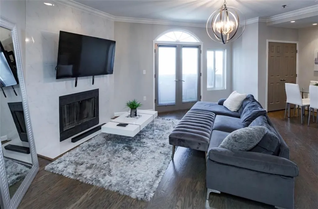 2161 Peachtree Road Ne Unit 605, Atlanta, Georgia 30309, 2 Bedrooms Bedrooms, ,2 BathroomsBathrooms,Residential,For Sale,2161 Peachtree Road Ne Unit 605,7557609