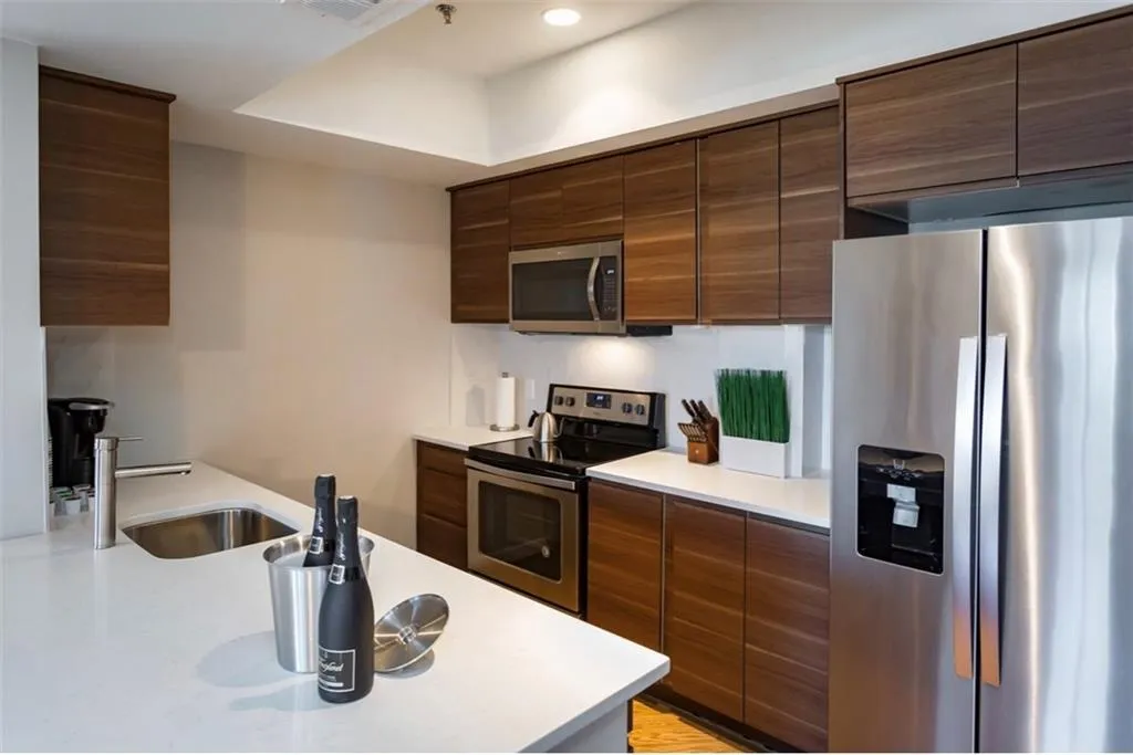 2161 Peachtree Road Ne Unit 605, Atlanta, Georgia 30309, 2 Bedrooms Bedrooms, ,2 BathroomsBathrooms,Residential,For Sale,2161 Peachtree Road Ne Unit 605,7557609