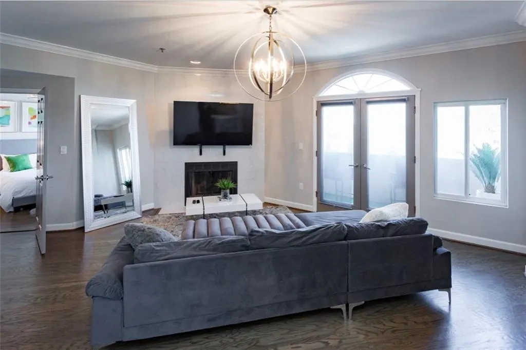 2161 Peachtree Road Ne Unit 605, Atlanta, Georgia 30309, 2 Bedrooms Bedrooms, ,2 BathroomsBathrooms,Residential,For Sale,2161 Peachtree Road Ne Unit 605,7557609