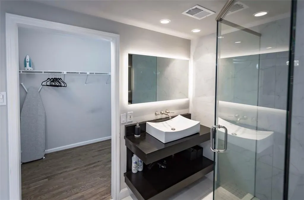 2161 Peachtree Road Ne Unit 605, Atlanta, Georgia 30309, 2 Bedrooms Bedrooms, ,2 BathroomsBathrooms,Residential,For Sale,2161 Peachtree Road Ne Unit 605,7557609