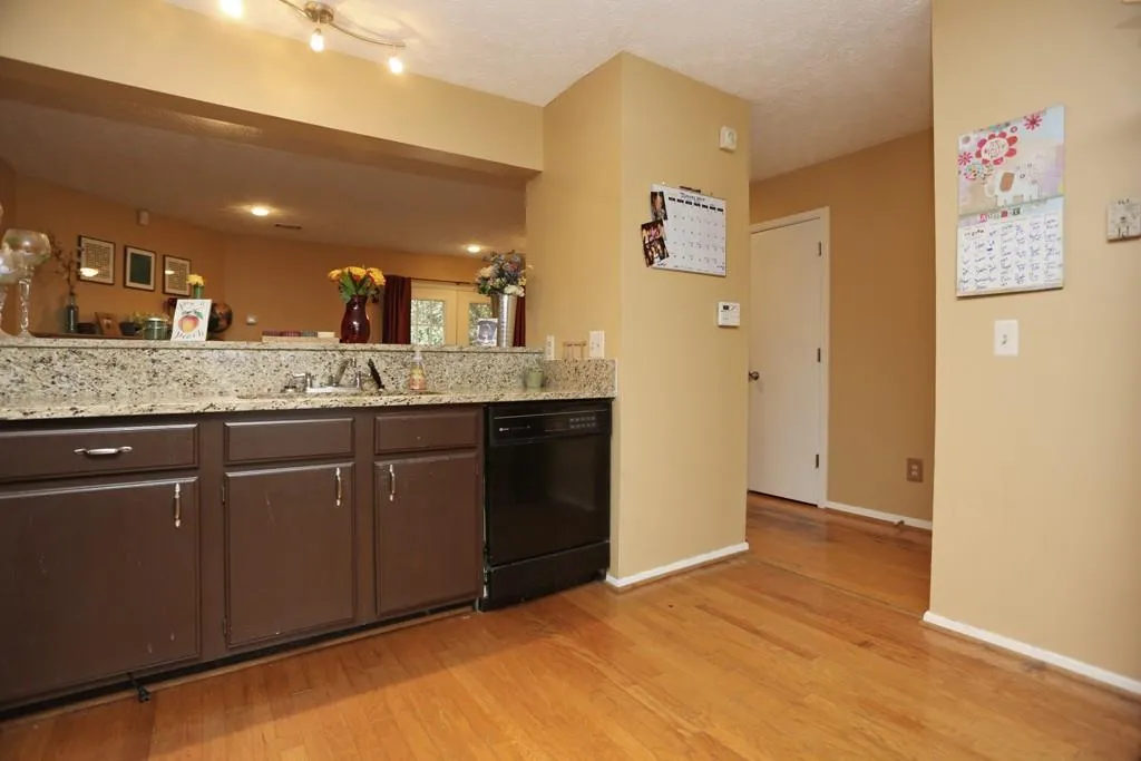 2808 Queen Anne Court, Sandy Springs, Georgia 30350, 2 Bedrooms Bedrooms, ,2 BathroomsBathrooms,Residential,Sold,2808 Queen Anne Court,5640908