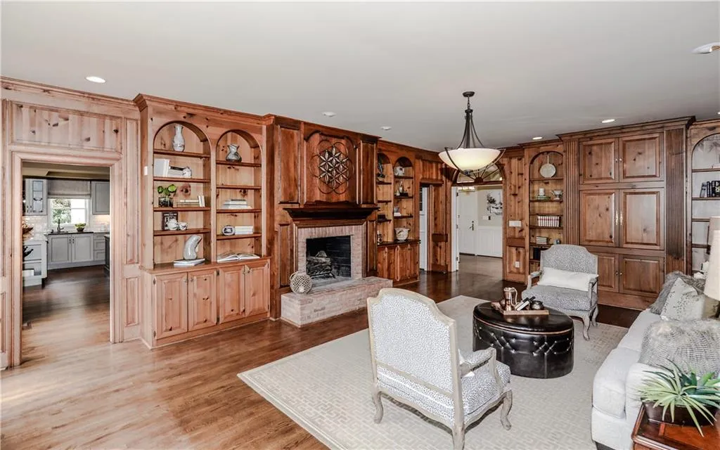 3 Old Virginia Chase, Sandy Springs, Georgia 30327, 6 Bedrooms Bedrooms, ,6 BathroomsBathrooms,Residential,Sold,3 Old Virginia Chase,5876373