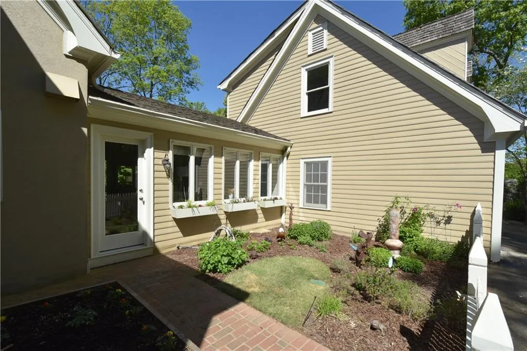 3 Old Virginia Chase, Sandy Springs, Georgia 30327, 6 Bedrooms Bedrooms, ,6 BathroomsBathrooms,Residential,Sold,3 Old Virginia Chase,5876373