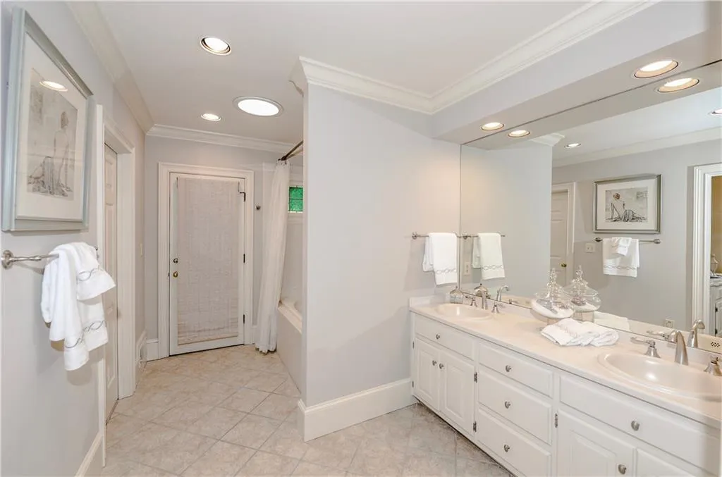3 Old Virginia Chase, Sandy Springs, Georgia 30327, 6 Bedrooms Bedrooms, ,6 BathroomsBathrooms,Residential,Sold,3 Old Virginia Chase,5876373