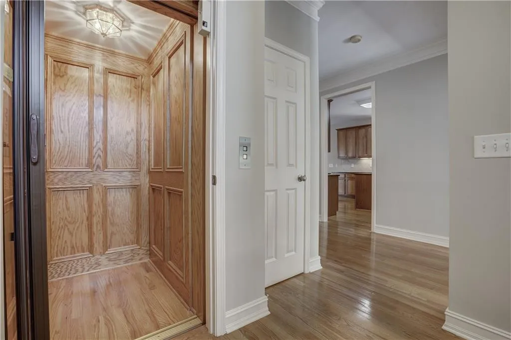 7320 Village Creek Trace, Sandy Springs, Georgia 30328, 4 Bedrooms Bedrooms, ,3 BathroomsBathrooms,Residential,Sold,7320 Village Creek Trace,6038790