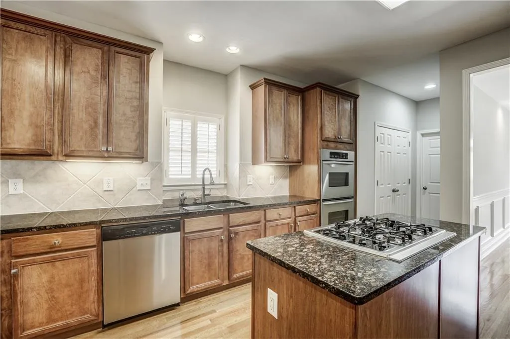 7320 Village Creek Trace, Sandy Springs, Georgia 30328, 4 Bedrooms Bedrooms, ,3 BathroomsBathrooms,Residential,Sold,7320 Village Creek Trace,6038790