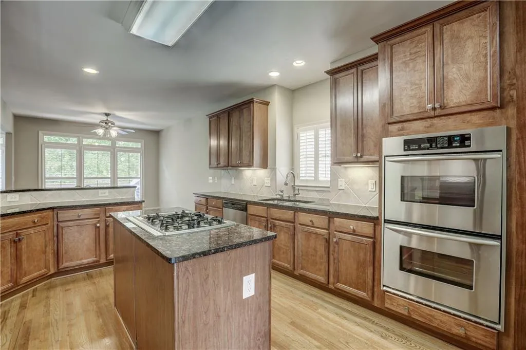 7320 Village Creek Trace, Sandy Springs, Georgia 30328, 4 Bedrooms Bedrooms, ,3 BathroomsBathrooms,Residential,Sold,7320 Village Creek Trace,6038790