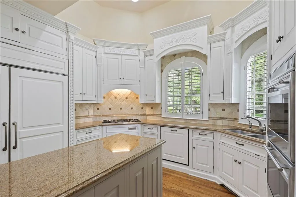 125 N Devereux Court, Atlanta, Georgia 30327, 5 Bedrooms Bedrooms, ,5 BathroomsBathrooms,Residential,Sold,125 N Devereux Court,6729060