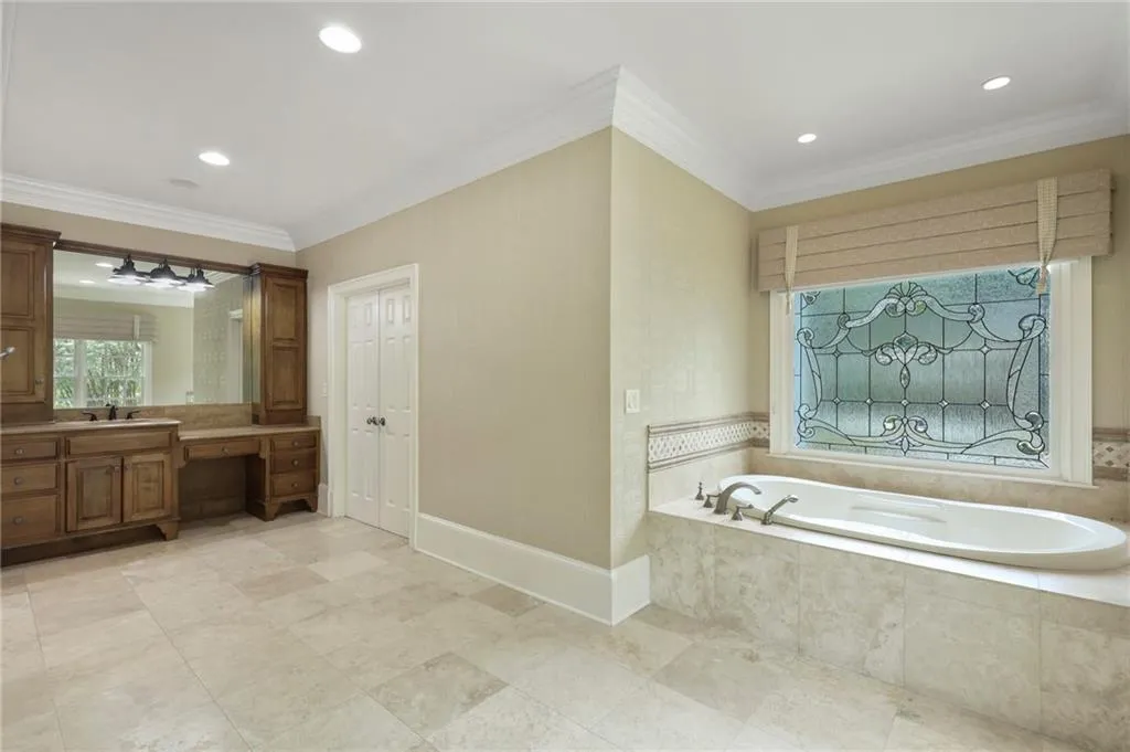 125 N Devereux Court, Atlanta, Georgia 30327, 5 Bedrooms Bedrooms, ,5 BathroomsBathrooms,Residential,Sold,125 N Devereux Court,6729060