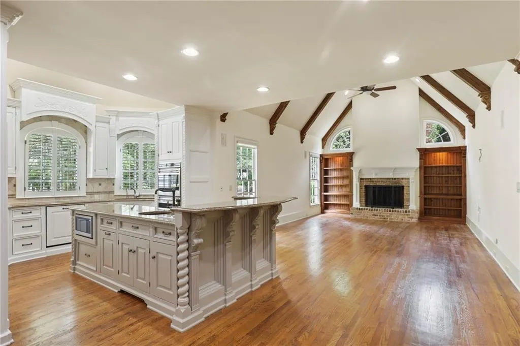 125 N Devereux Court, Atlanta, Georgia 30327, 5 Bedrooms Bedrooms, ,5 BathroomsBathrooms,Residential,Sold,125 N Devereux Court,6729060