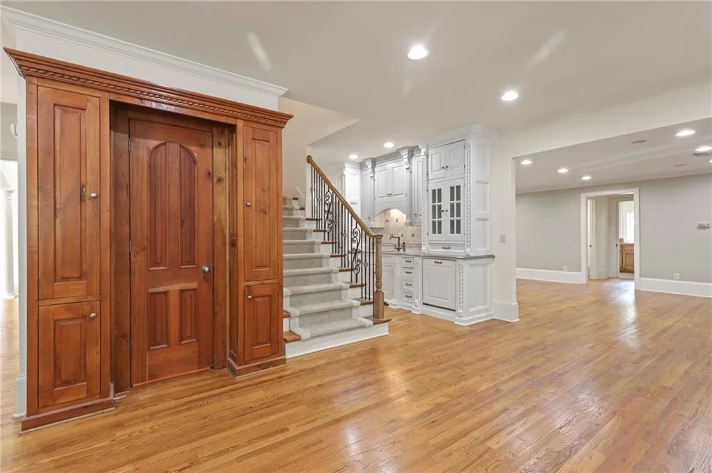 125 N Devereux Court, Atlanta, Georgia 30327, 5 Bedrooms Bedrooms, ,5 BathroomsBathrooms,Residential,Sold,125 N Devereux Court,6729060