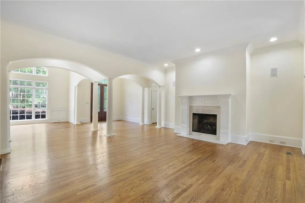 125 N Devereux Court, Atlanta, Georgia 30327, 5 Bedrooms Bedrooms, ,5 BathroomsBathrooms,Residential,Sold,125 N Devereux Court,6729060