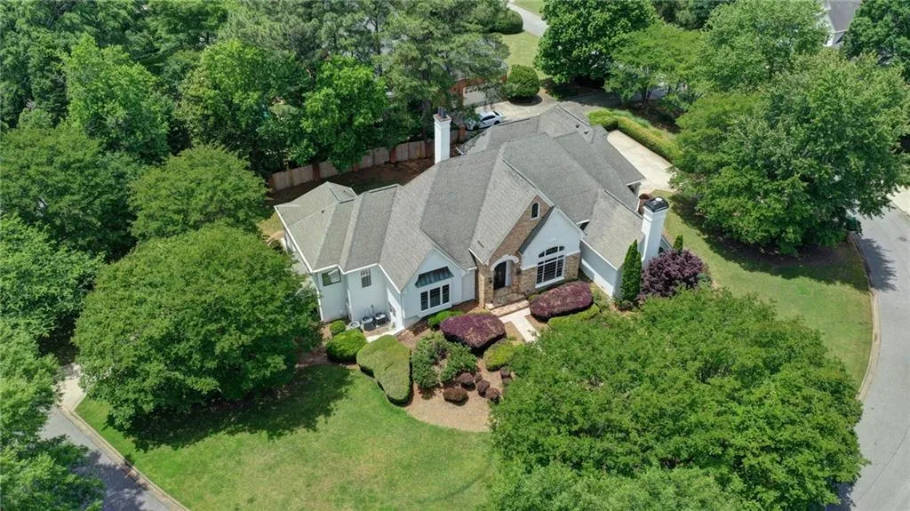 125 N Devereux Court, Atlanta, Georgia 30327, 5 Bedrooms Bedrooms, ,5 BathroomsBathrooms,Residential,Sold,125 N Devereux Court,6729060