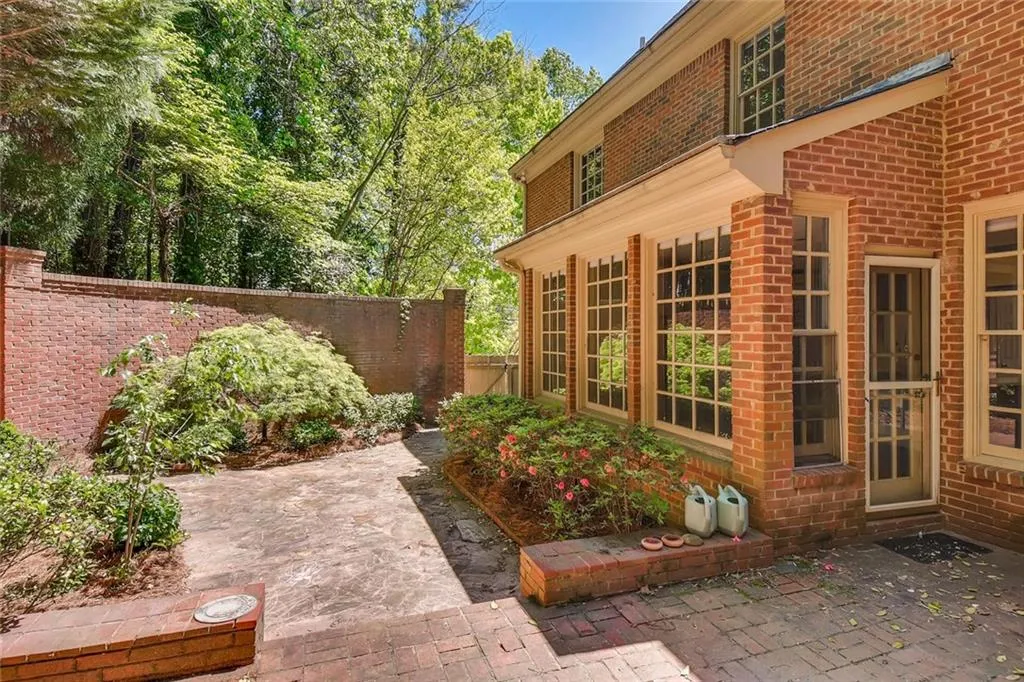 355 Fountain Oaks Lane, Atlanta, Georgia 30342, 3 Bedrooms Bedrooms, ,2 BathroomsBathrooms,Residential,Sold,355 Fountain Oaks Lane,6537893