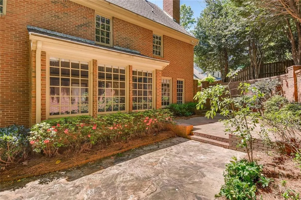 355 Fountain Oaks Lane, Atlanta, Georgia 30342, 3 Bedrooms Bedrooms, ,2 BathroomsBathrooms,Residential,Sold,355 Fountain Oaks Lane,6537893