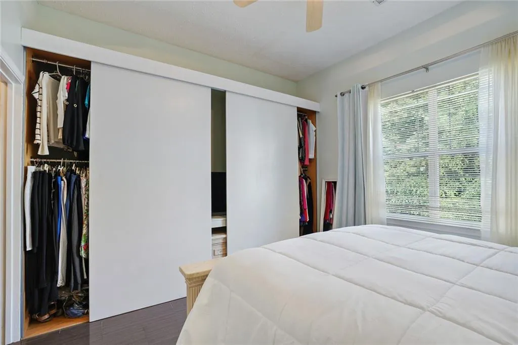 5559 Glenridge Drive Unit 2401, Atlanta, Georgia 30342, 2 Bedrooms Bedrooms, ,1 BathroomBathrooms,Residential,Sold,5559 Glenridge Drive Unit 2401,7437984