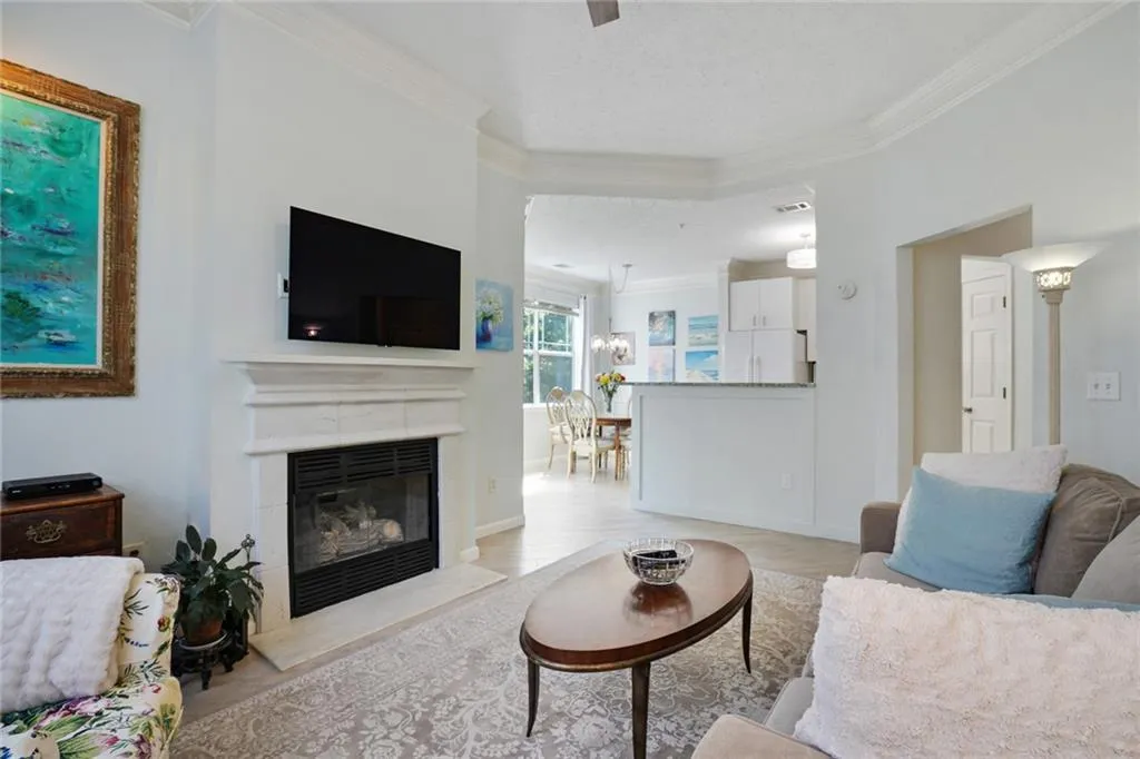 5559 Glenridge Drive Unit 2401, Atlanta, Georgia 30342, 2 Bedrooms Bedrooms, ,1 BathroomBathrooms,Residential,Sold,5559 Glenridge Drive Unit 2401,7437984